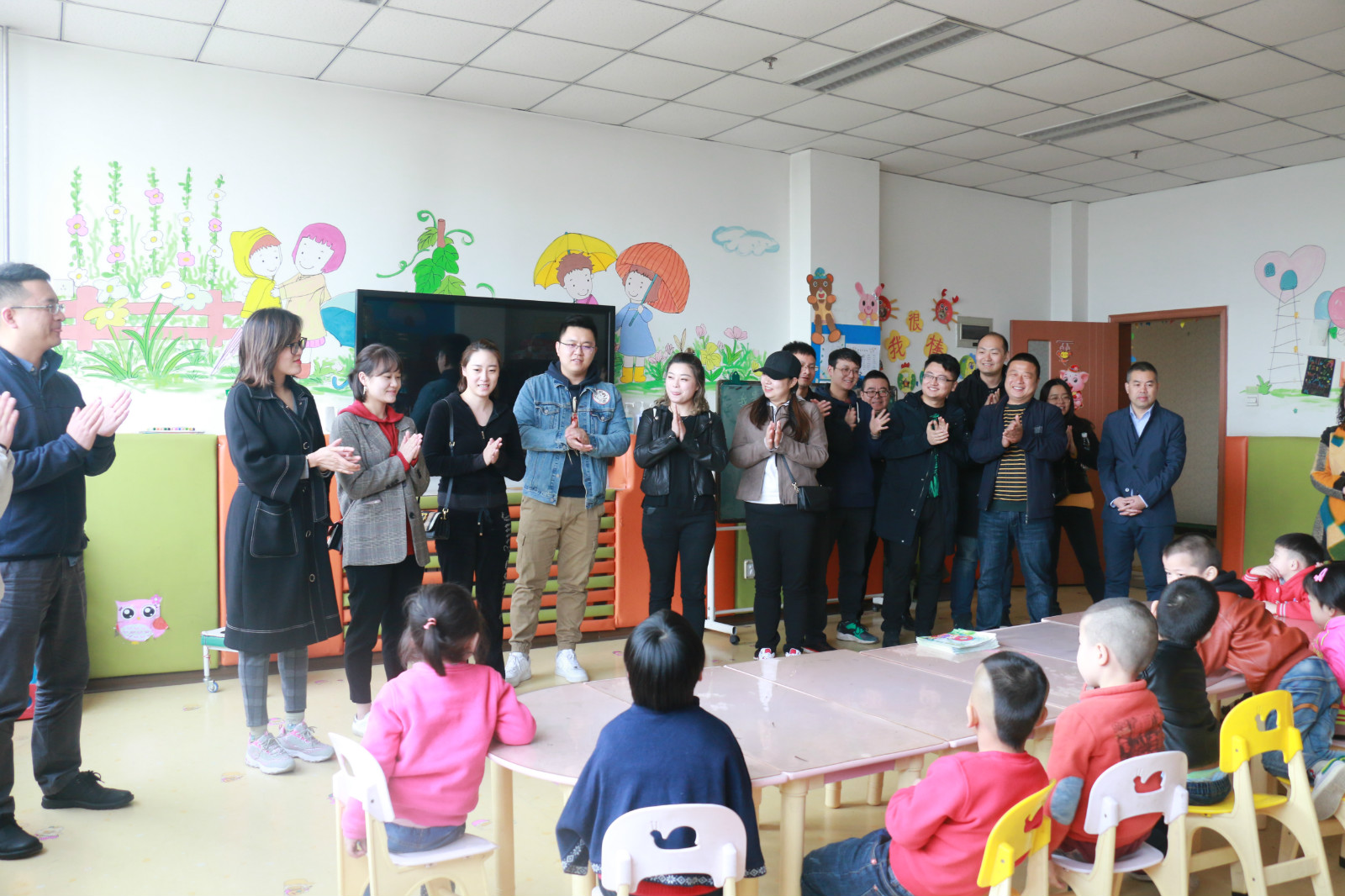 公司开展学雷锋自愿效劳活动