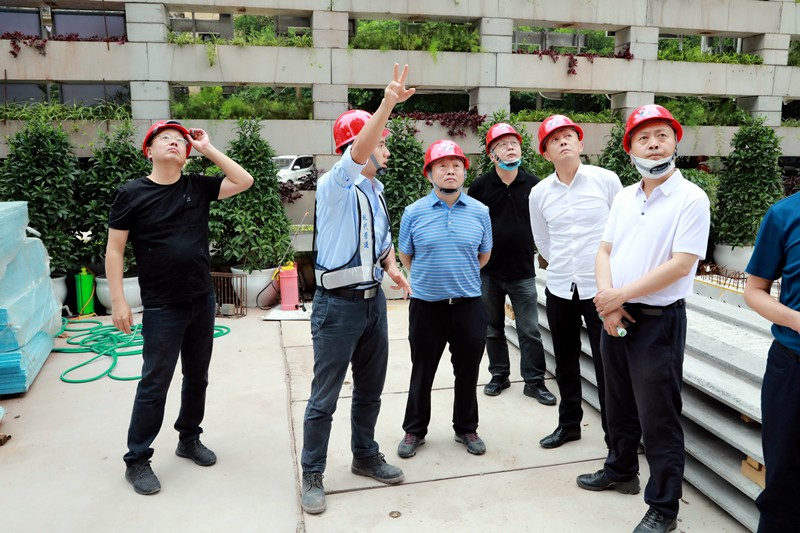 熊良虎在重庆市中科大业集团考察时强调：坚持生态优先战略，，，，，念好生态经、走好扶贫路