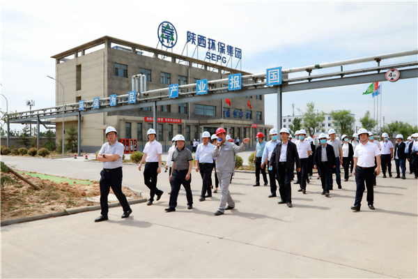 海洋之神集团复工复产促增添项目观摩聚会与会职员走进大秦国源三秦环保秦邦园区在榆项目