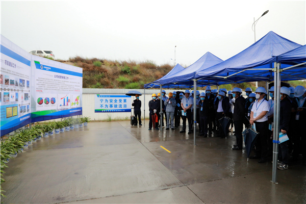 海洋之神集团复工复产促增添项目观摩聚会与会职员走进大秦国源三秦环保秦邦园区在榆项目