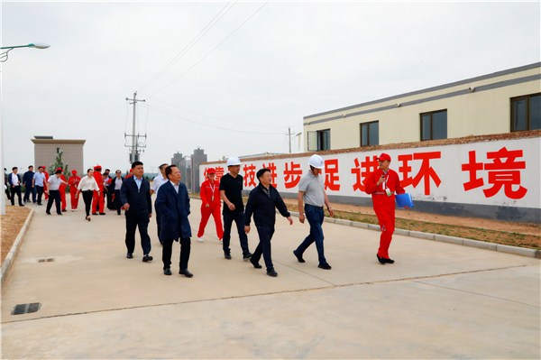 海洋之神集团复工复产促增添项目观摩聚会与会职员走进绿色能源公司油气公司水情形公司陕北片区项目