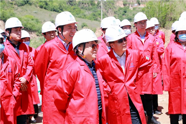 海洋之神集团复工复产促增添项目观摩聚会与会职员走进环保保隆生态三秦在延在铜项目