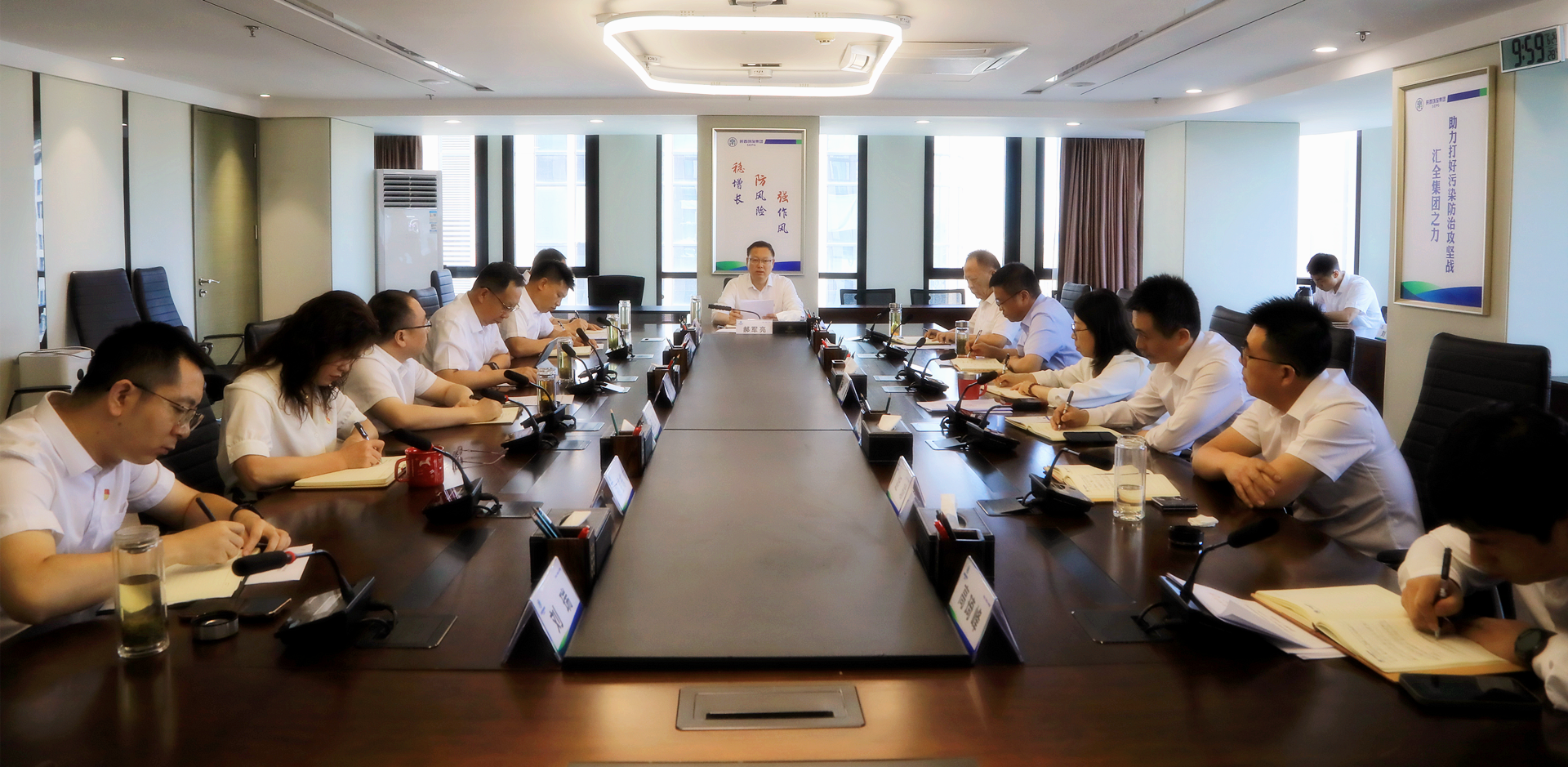 海洋之神集团召开党委理论学习中心组学习聚会