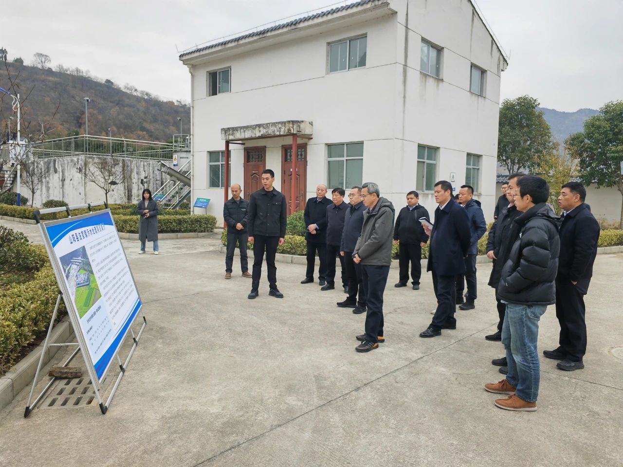 国家生长刷新委区域司副司长刘强到水情形公司法官镇污水处置惩罚厂调研指导