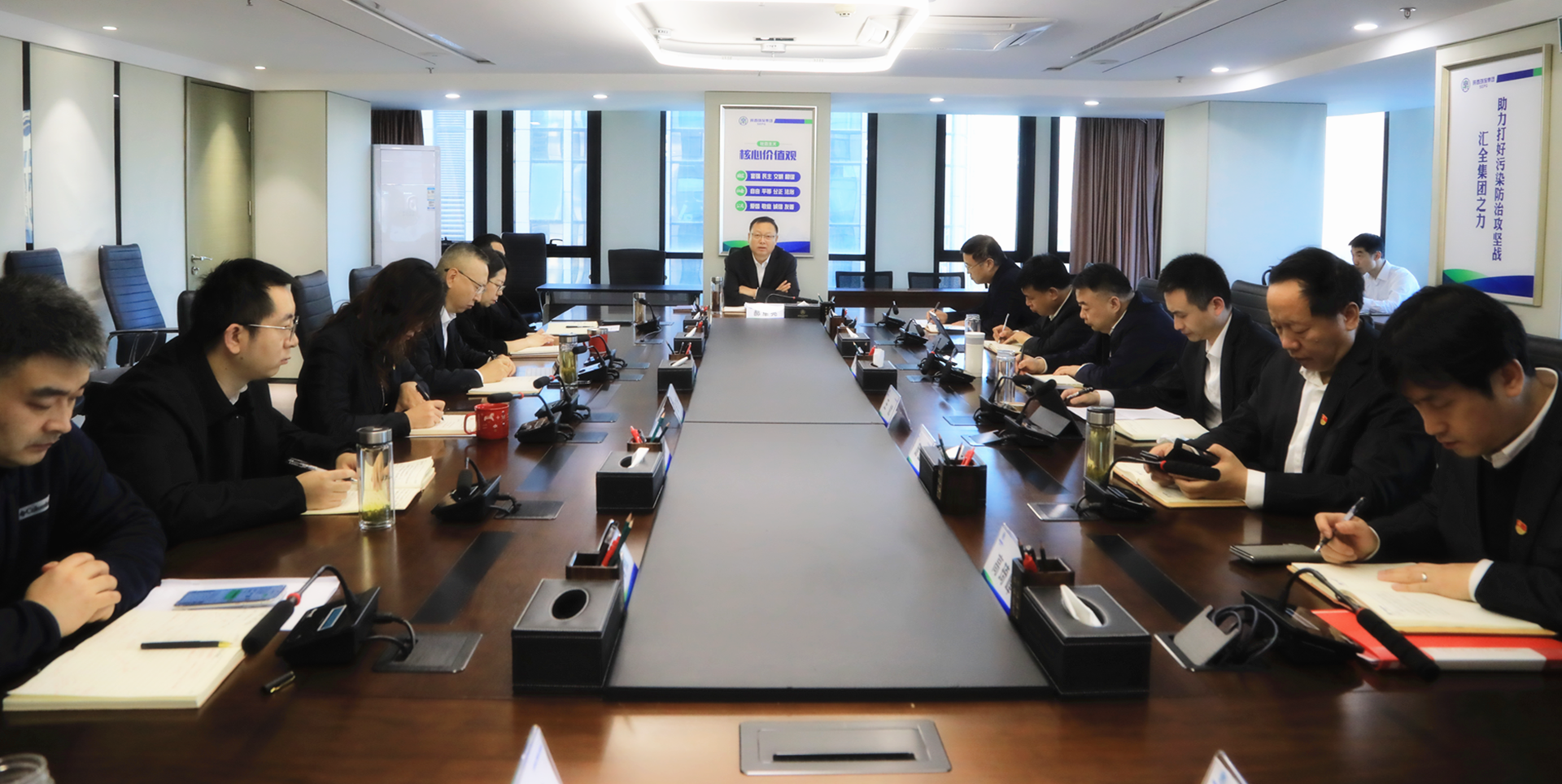 海洋之神集团召开党委理论学习中心组2024年第12次学习（扩大）聚会