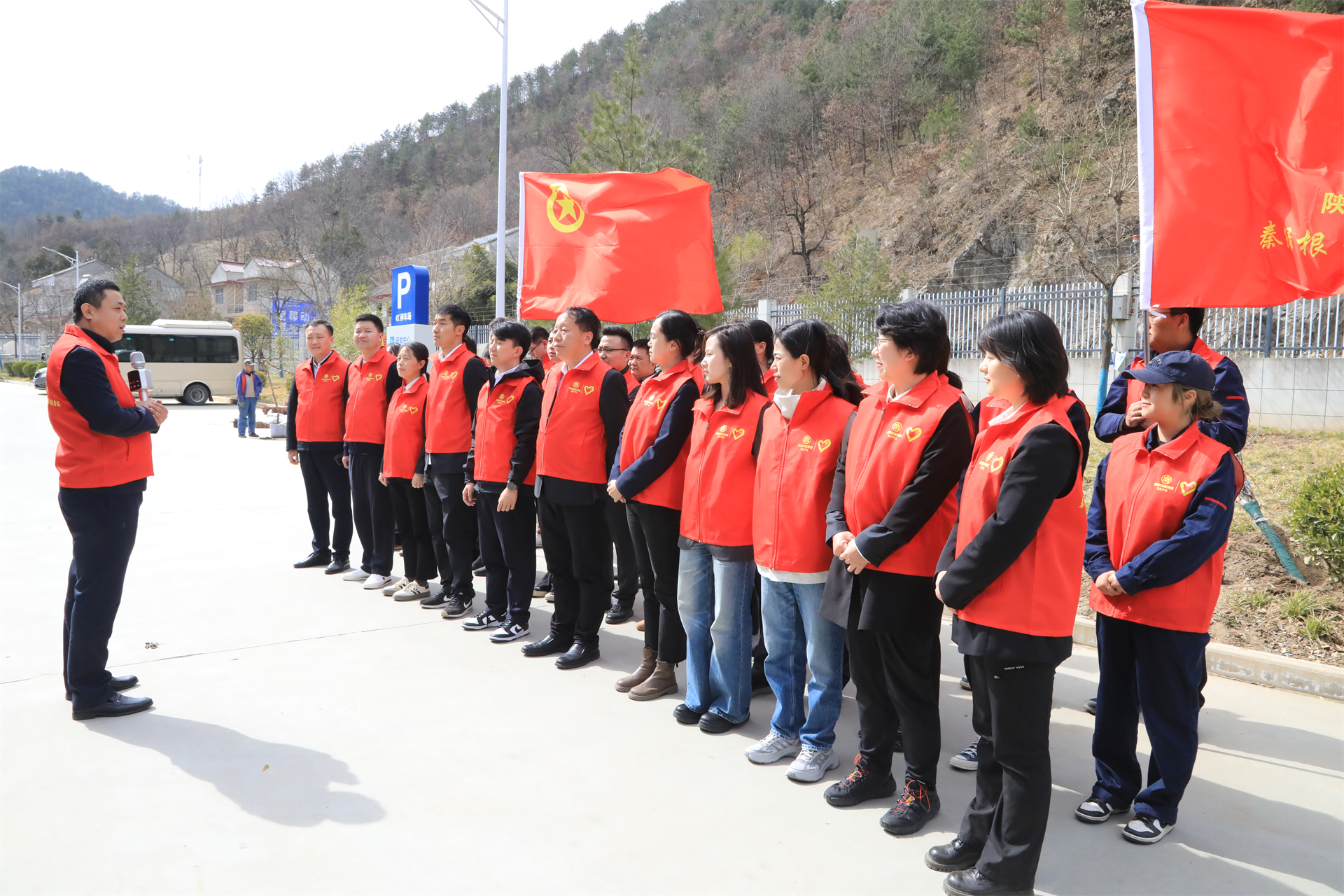 根系青春·植此青绿｜海洋之神集团团委开展义务植树自愿活动